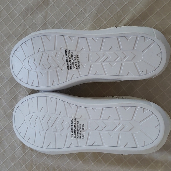 TORRID WHITE FAUX LEATHER STUDDED LACE-UP SNEAKERs 12 (WW) Shoes - Picture 7 of 7